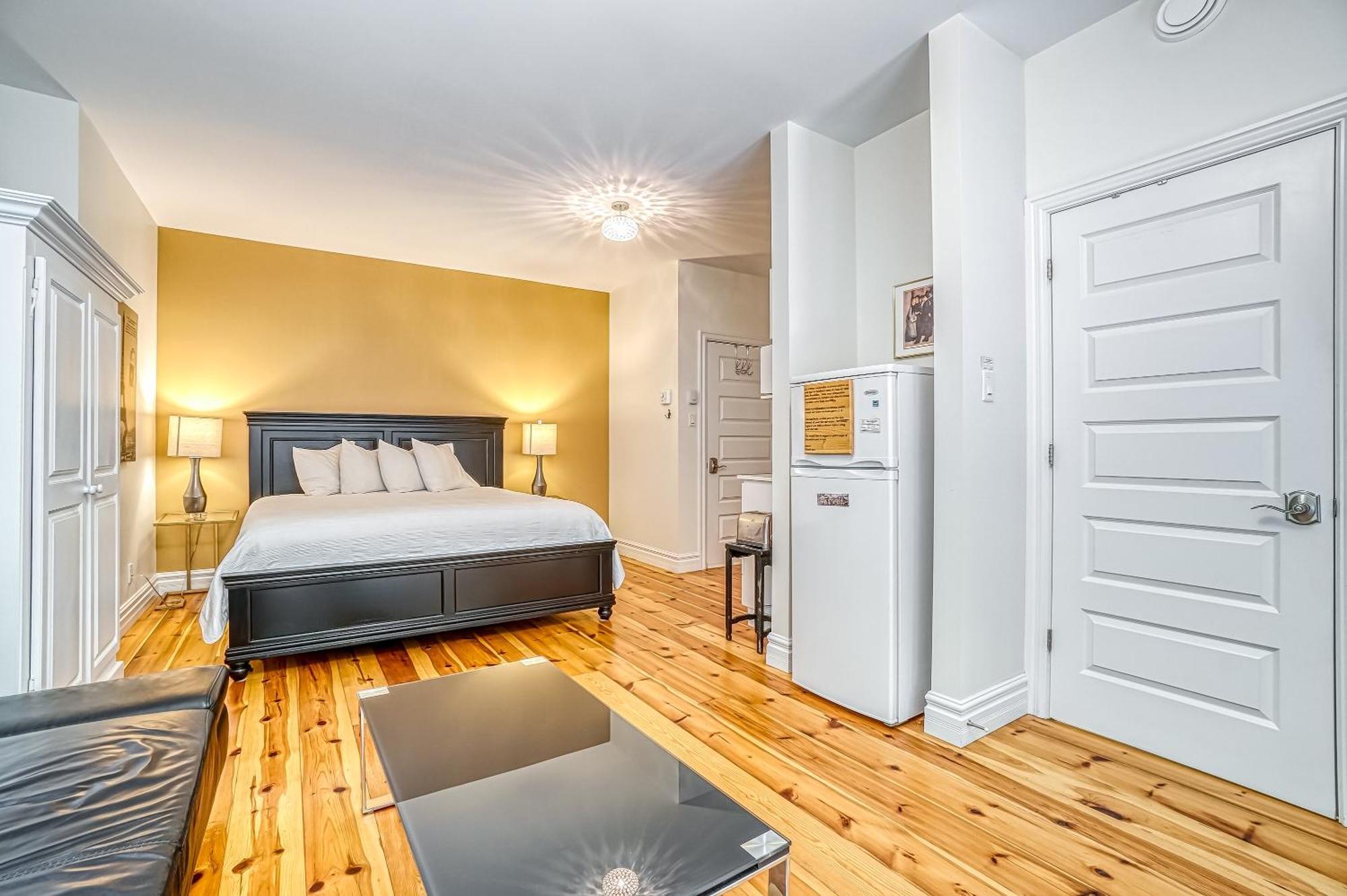 Belle De Nuit Hotel Wakefield Bagian luar foto