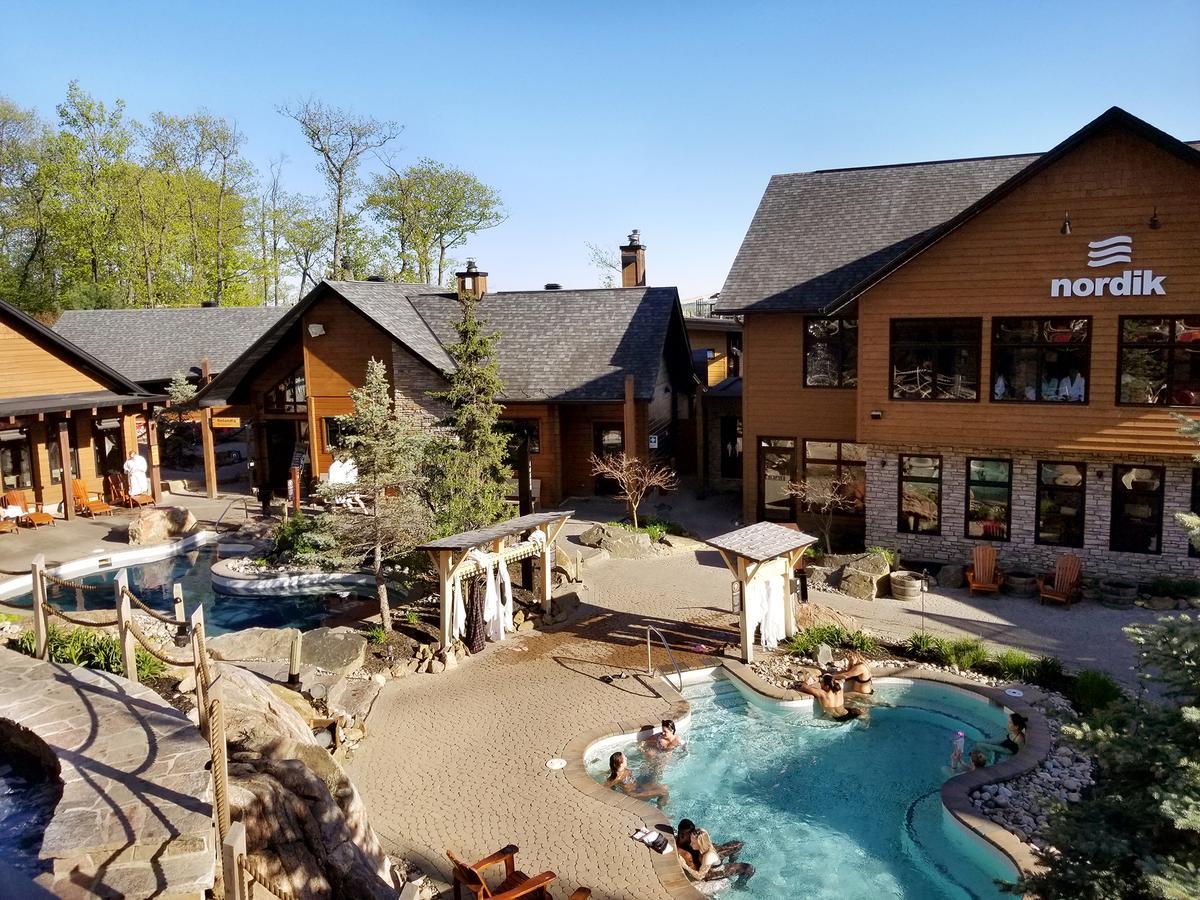 Belle De Nuit Hotel Wakefield Bagian luar foto